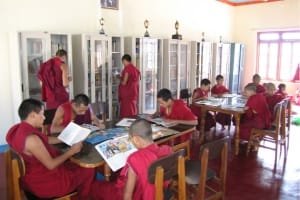 monasterio india biblioteca